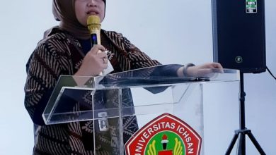 Rektor Universitas Ichsan Gorontalo Utara, Dr. Fatmah M. Ngabito, S.Ip., M.Si.,